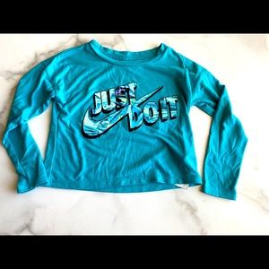 Long sleeve Nike cropped top